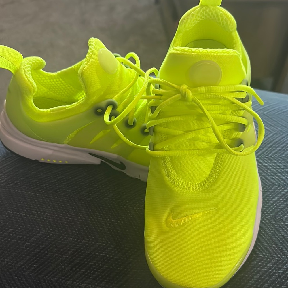 Highlighter green Nikes never worn outside